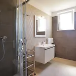 Spacious Sleeps 4 By The Apartment Medulin