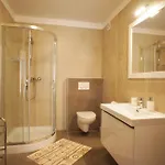 Apartment Spacious Sleeps 4 By The *