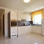 Spacious Sleeps 4 By The Apartment Medulin