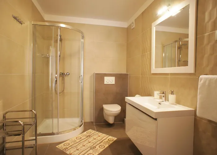 Apartment Spacious Sleeps 4 By The *