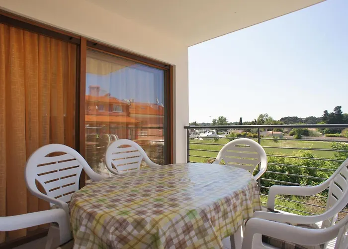 Spacious Sleeps 4 By The Appartement *