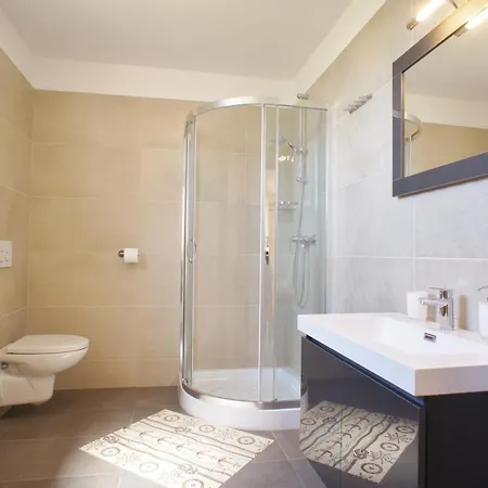 Spacious Sleeps 4 By The