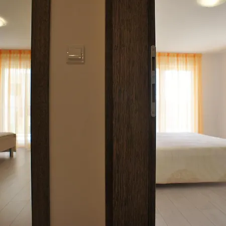 Spacious Sleeps 4 By The *