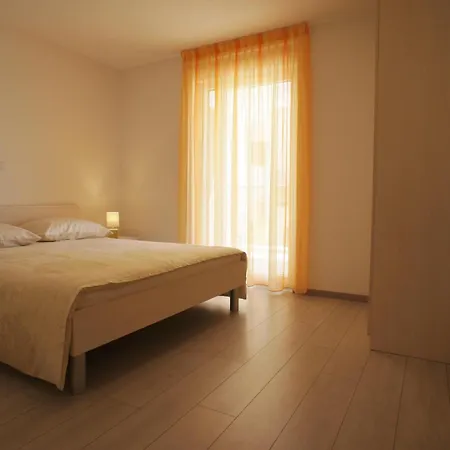 شقة Spacious Sleeps 4 By The ميدولين