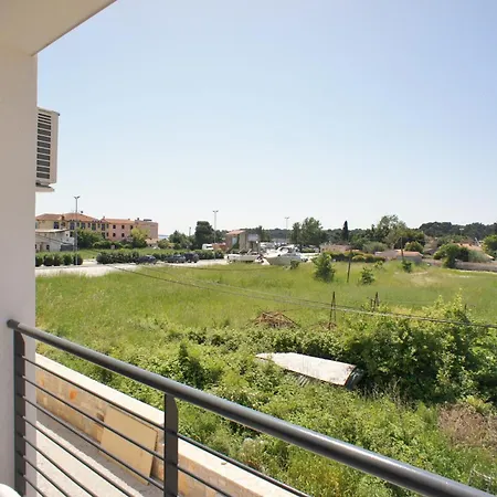 Spacious Sleeps 4 By The Apartamento