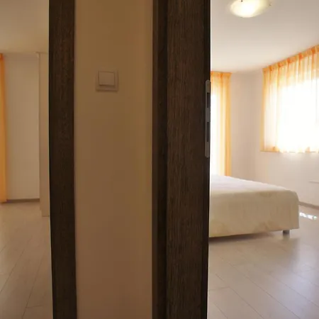 Spacious Sleeps 4 By The