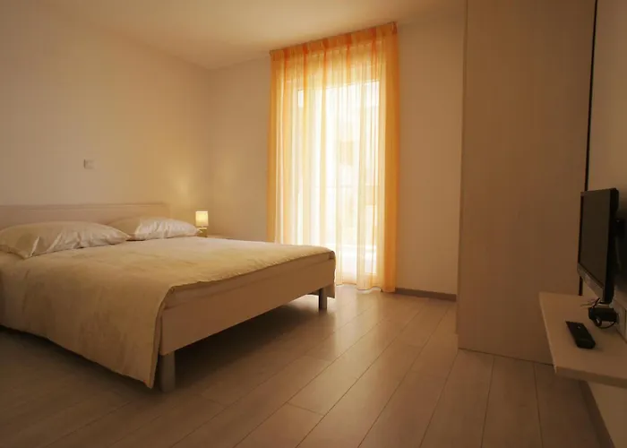 아파트 Spacious Sleeps 4 By The 메덜린