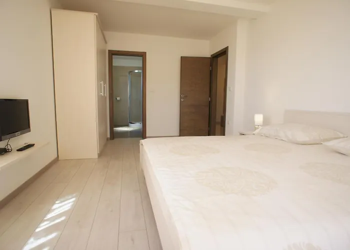 아파트 Spacious Sleeps 4 By The 메덜린